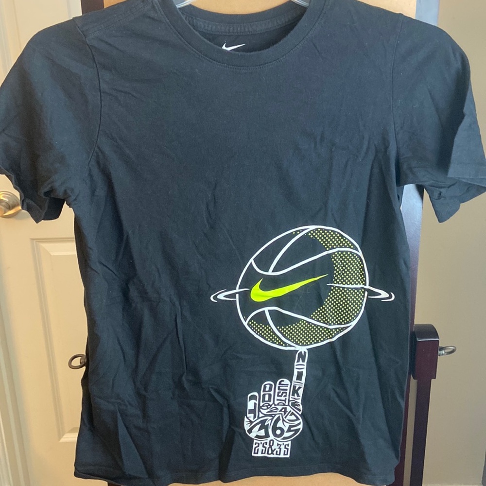 XL Youth Nike black basketball drifit tshirt XL